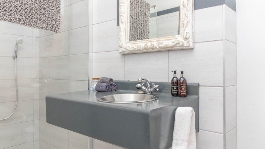 7 Bedroom Property for Sale in Westcliff Western Cape